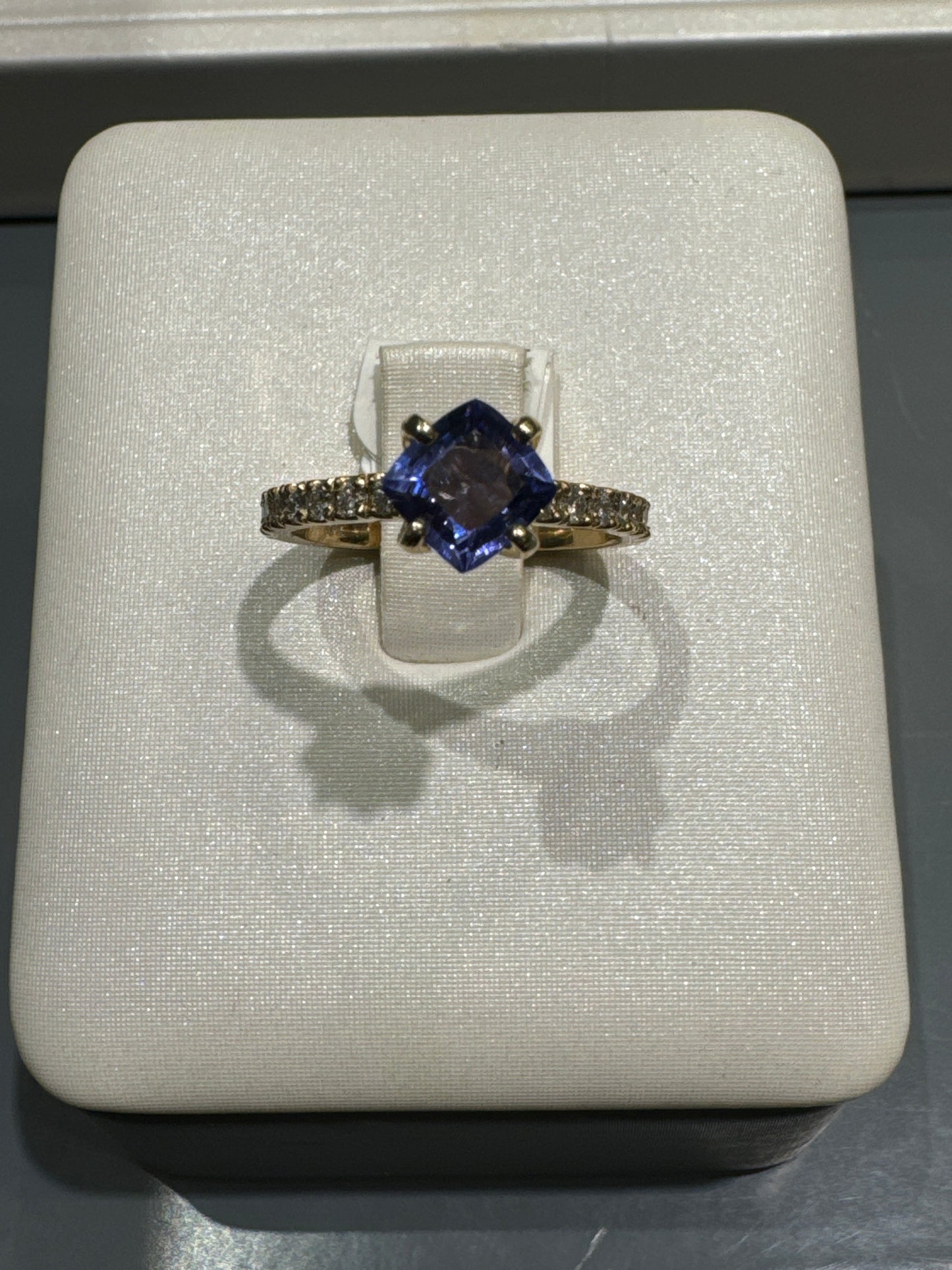 Bague en or 10K avec diamants .26CT + .50CT tanzanite