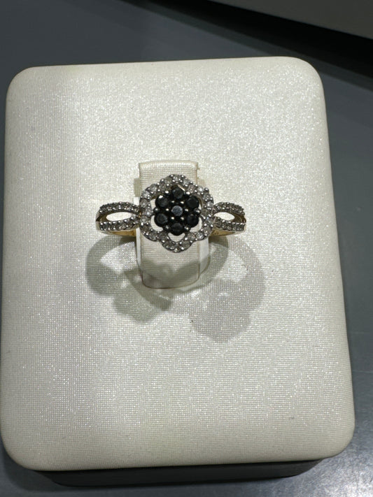 Bague en Or 10K avec .40CT de diamants noirs et blanc