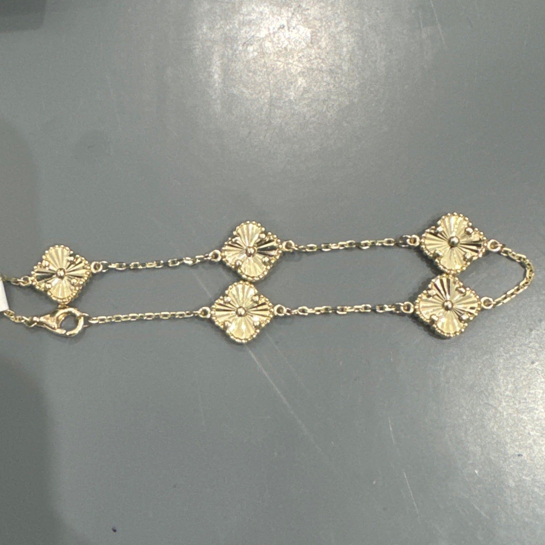 10K Yellow Gold Clover bracelet diamond cut