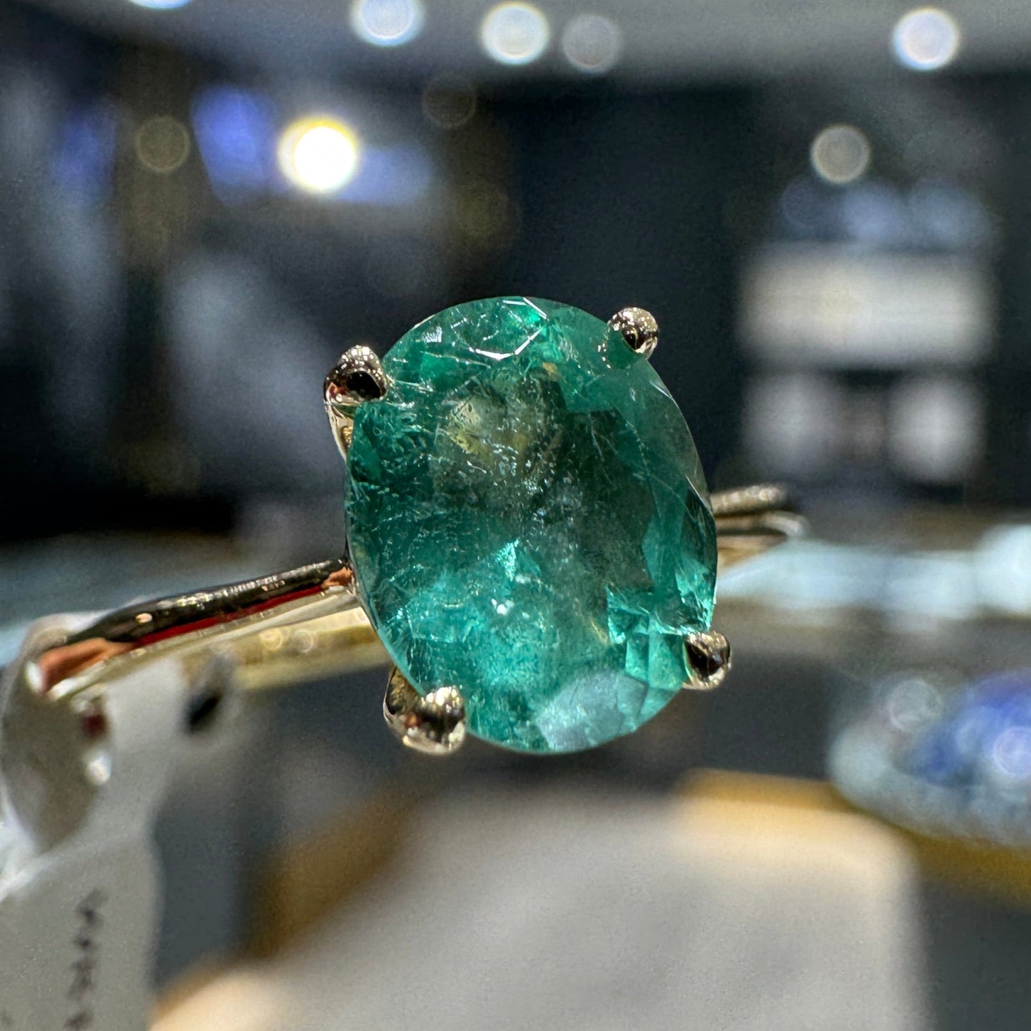 Colombian Emerald .95ct ring 18k gold 2.1g / Bijouterie Del Moral