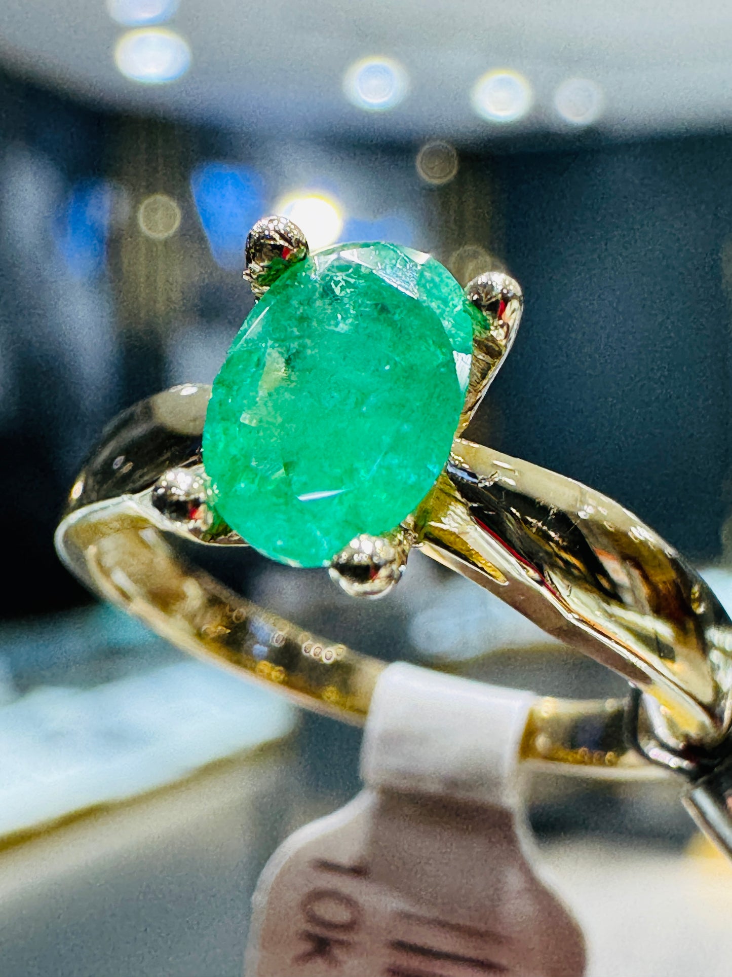 Emerald 1ct ring 10k gold 2.0 g