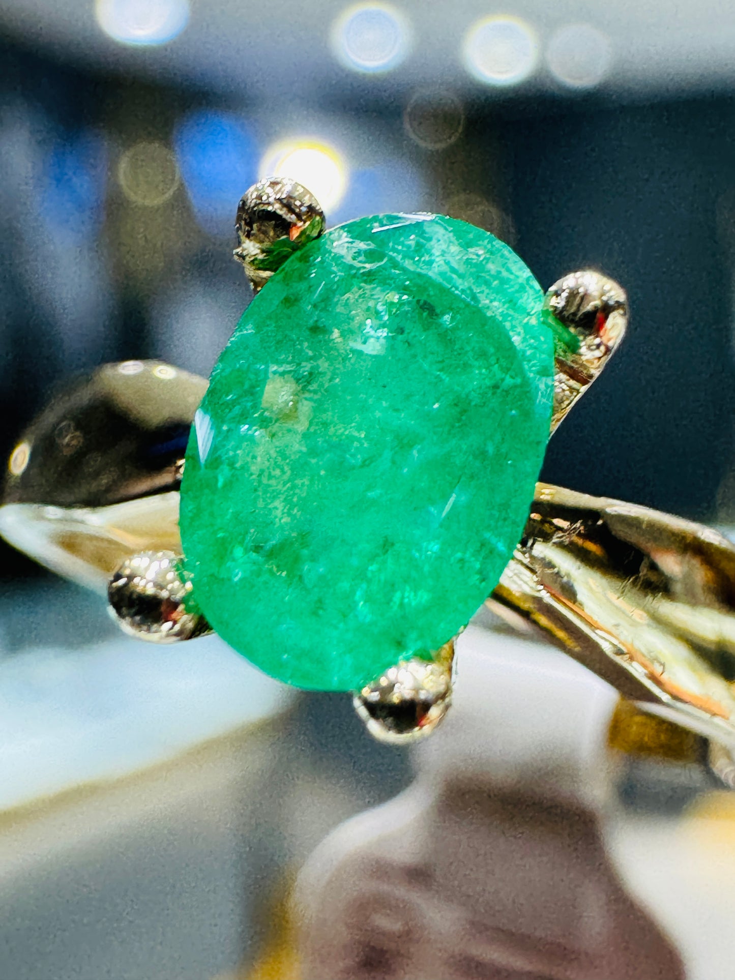 Emerald 1ct ring 10k gold 2.0 g