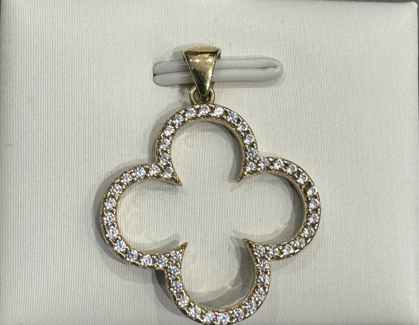 Pendentif en Or 10K trèfle 1.93g