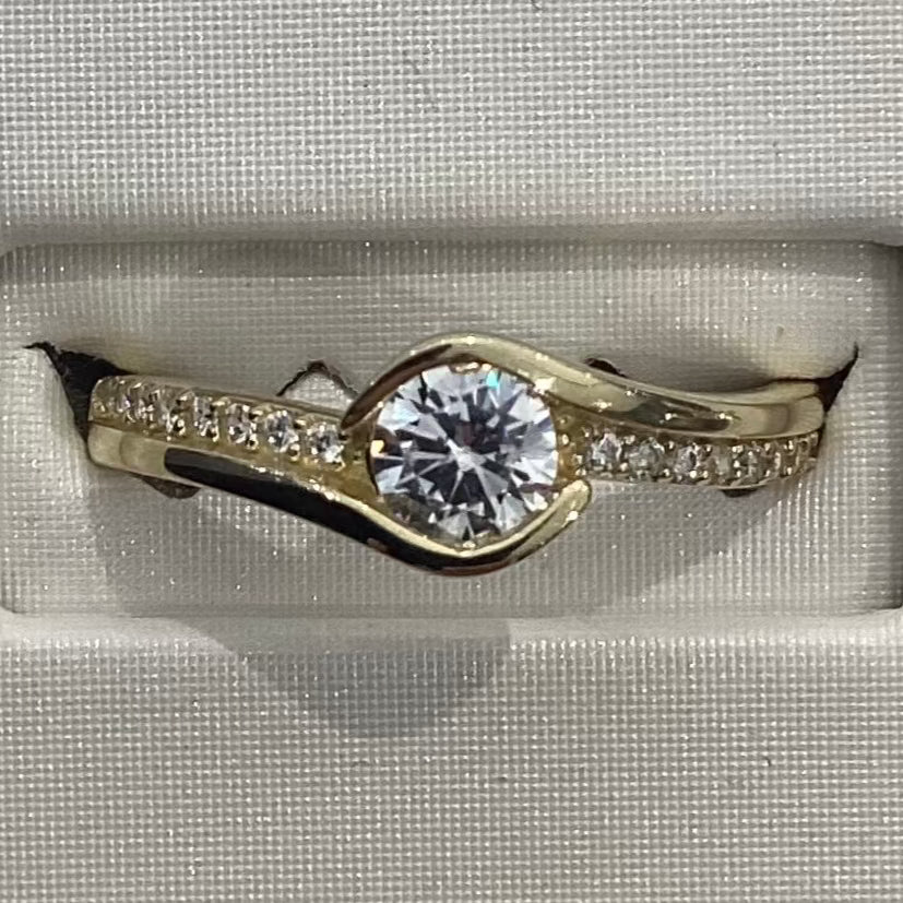 10K Y Gold Women Ring 2.02g